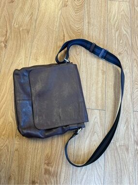 Coach large Brown Leather Crossbody Messenger Bag in good condition